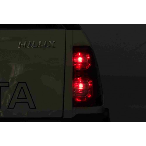 Toyota Hilux na akumulator dla dzieci Biały Pickup + Napęd 4x4 + Pilot + 2 bagażniki