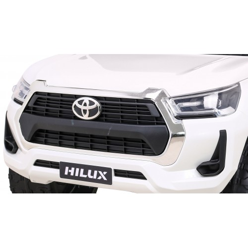 Toyota Hilux na akumulator dla dzieci Biały Pickup + Napęd 4x4 + Pilot + 2 bagażniki