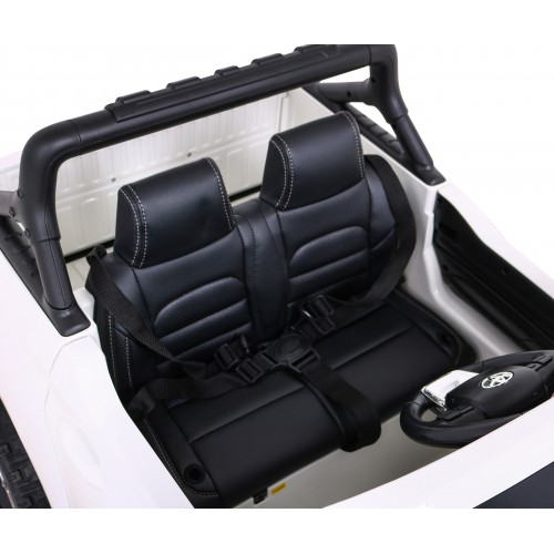 Toyota Hilux na akumulator dla dzieci Biały Pickup + Napęd 4x4 + Pilot + 2 bagażniki
