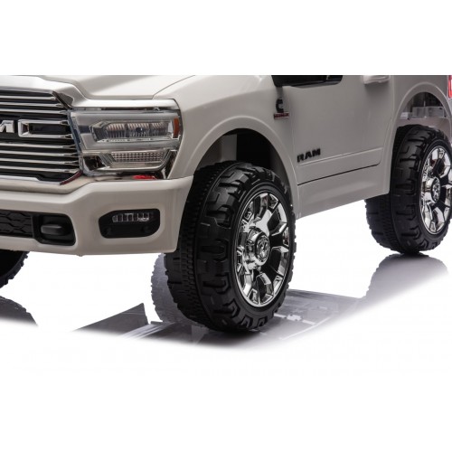 Pojazd RAM 3500 Biały