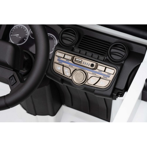 Pojazd Land Rover Defender 110 SVX Concept Biały