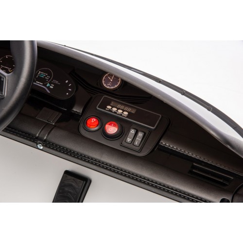 Pojazd Porsche Taycan Turbo S Biały