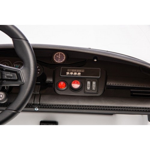 Pojazd Porsche Taycan Turbo S Biały