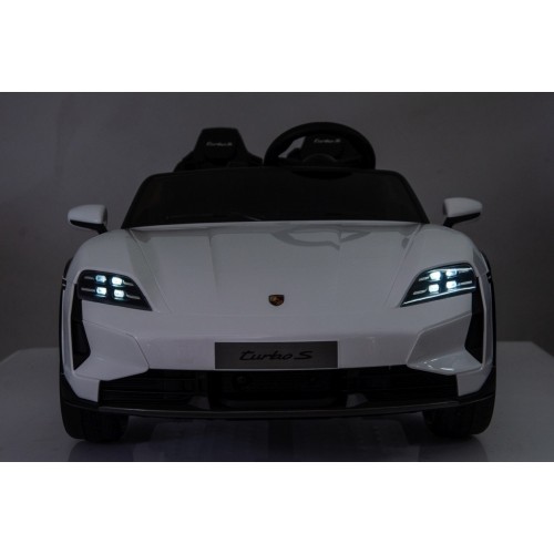 Pojazd Porsche Taycan Turbo S Biały