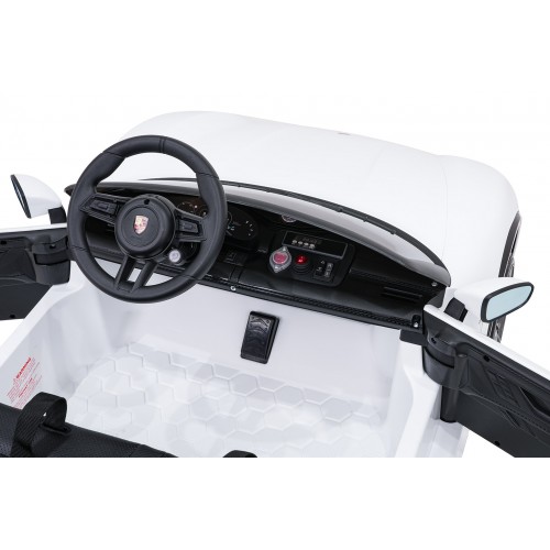 Pojazd Porsche Taycan Turbo S Biały