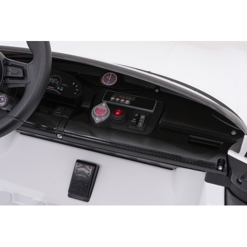 Pojazd Porsche Taycan Turbo S Biały