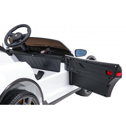 Pojazd Porsche Taycan Turbo S Biały