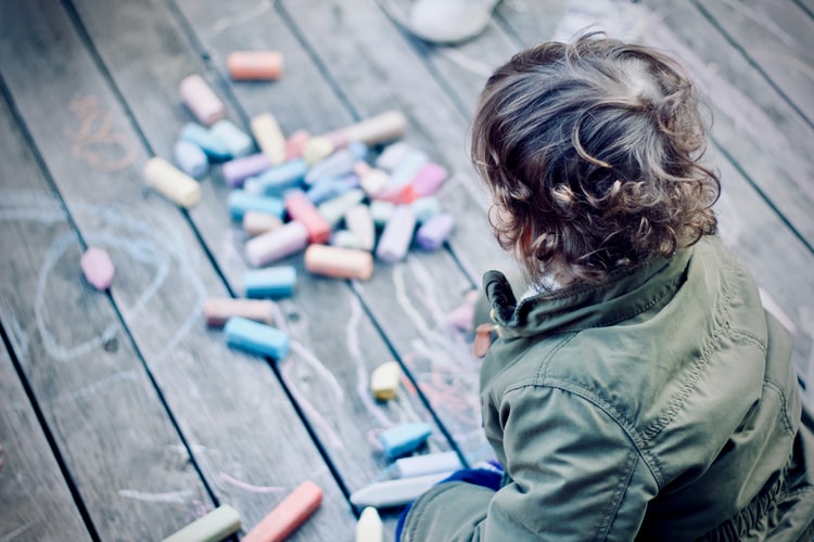 Ogrodowe aktywności – czyli jak urządzić dziecku przydomowy plac zabaw?