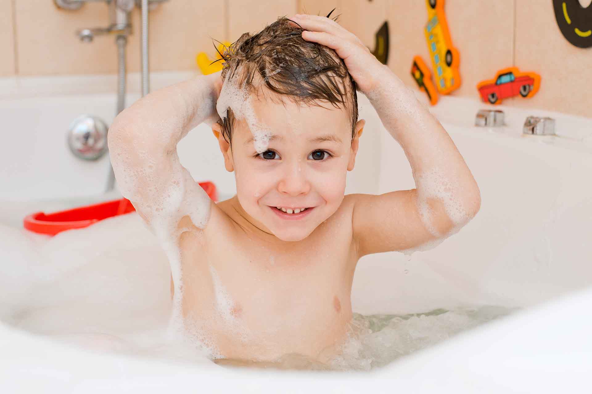 Zabawy dla dzieci w kąpieli – sprawdź, jak umilić dziecku ten czas!